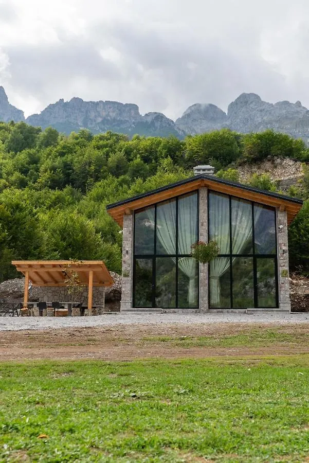 Villa Ujevara E Vogel Theth Albanië