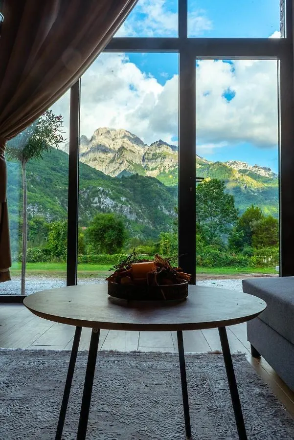 Villa Ujevara E Vogel Theth 0*,  Albanië