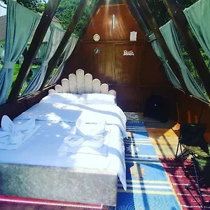 Under Stars House Campingplatz